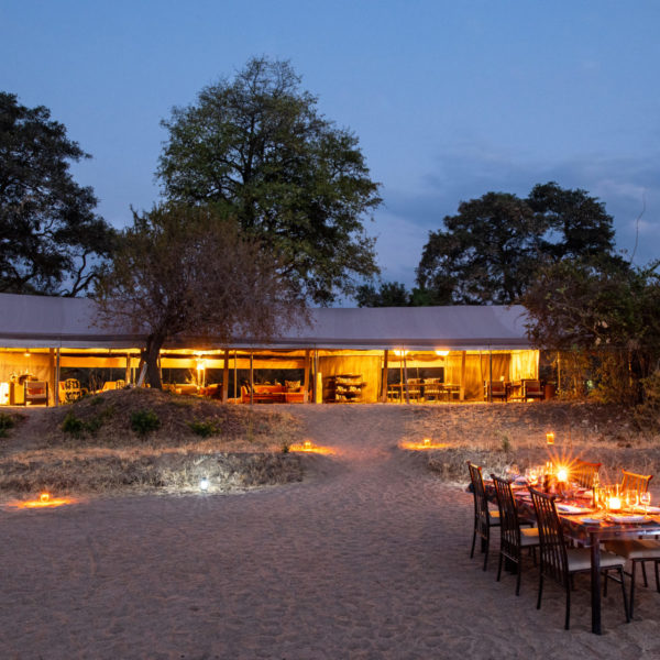 Kwihala - Dinner under the stars on the river bed