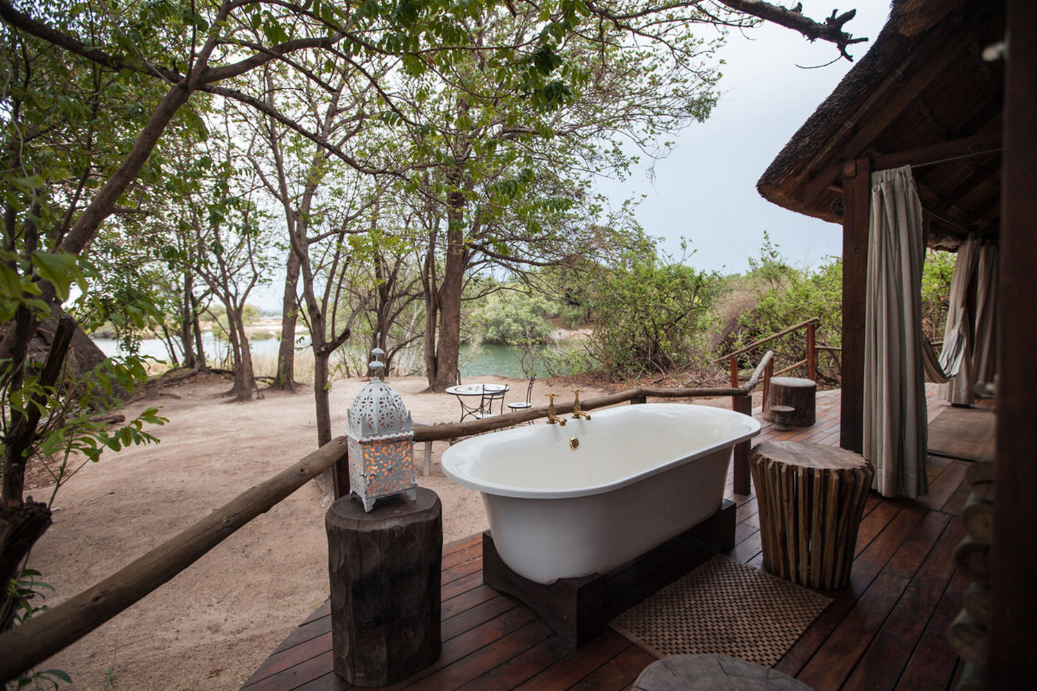 Image of the outdoor bathtub of the Honeymoon Chalet overlooking the Zambezi River at Sindabezi Island Camp in Zambia  | TrueAfrica Safaris | Blog | Green Safaris: Sindabezi Island Camp